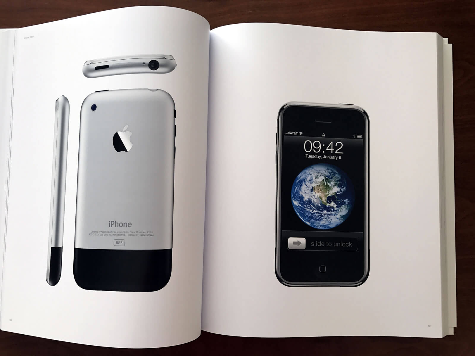 Apple 写真集 「Designed by Apple in California」